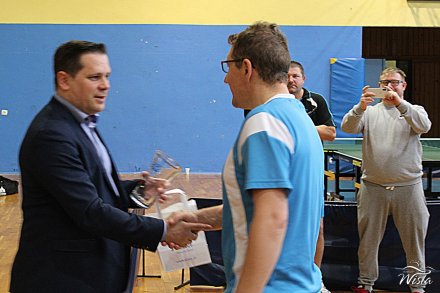 Wręczenie nagród przez burmistrza Wisły Tomasza Bujoka